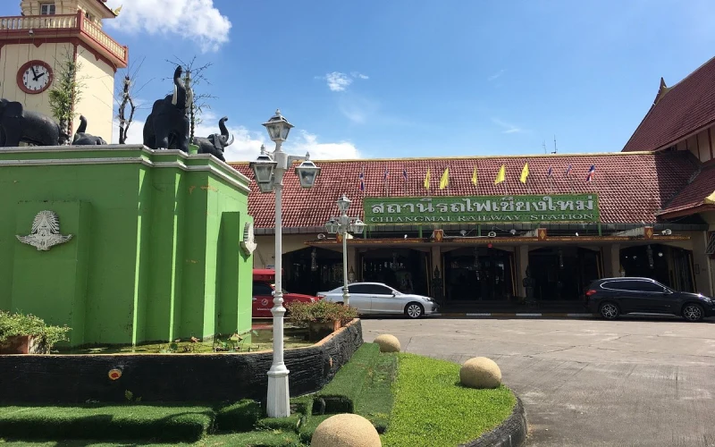 Estação Ferroviária de Charoen Muang em Chiang Mai.