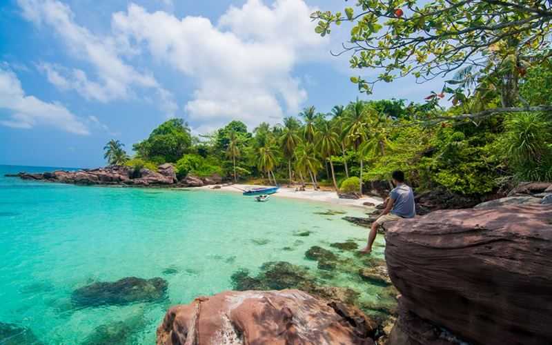 fingernail beach